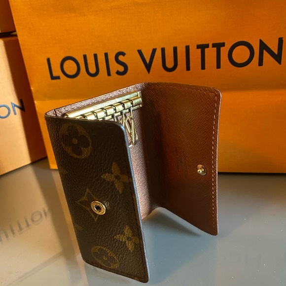 Louis Vuitton 6 Key Holder M62630 ~ Authentic - Picture 2 of 8